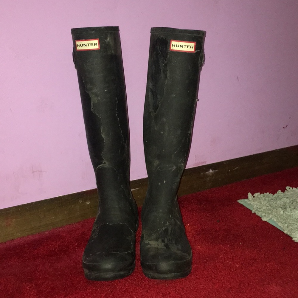 Black hunter boots